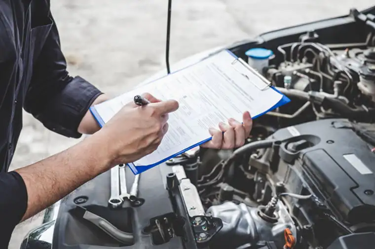 Automobilio diagnostika pries perkant, atliekama pilna mašinos apžiūra prieš perkant
