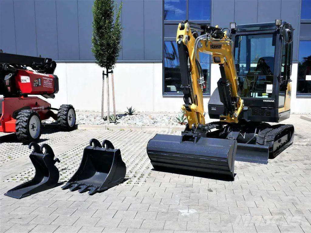 Mini Ekskavatoriaus Nuoma Vilniuje Yanmar SV26 su 3 Kaušais